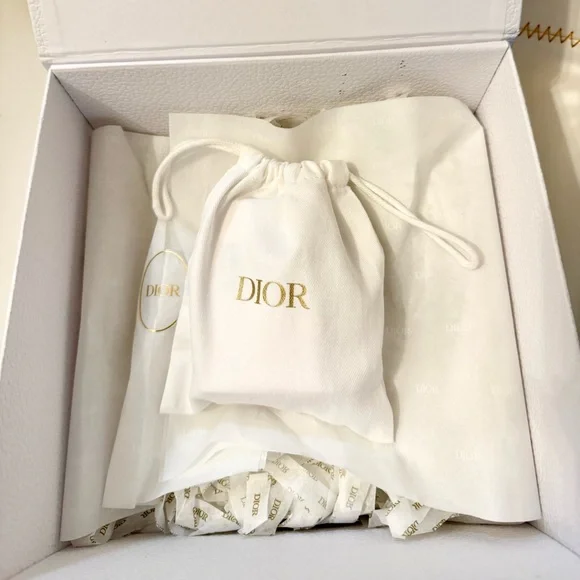 Dior Miss Dior Essence Mini Eau de Parfum with other Dior samples - Picture 4 of 5